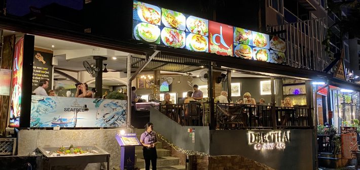 Dee Thai Surin Beach