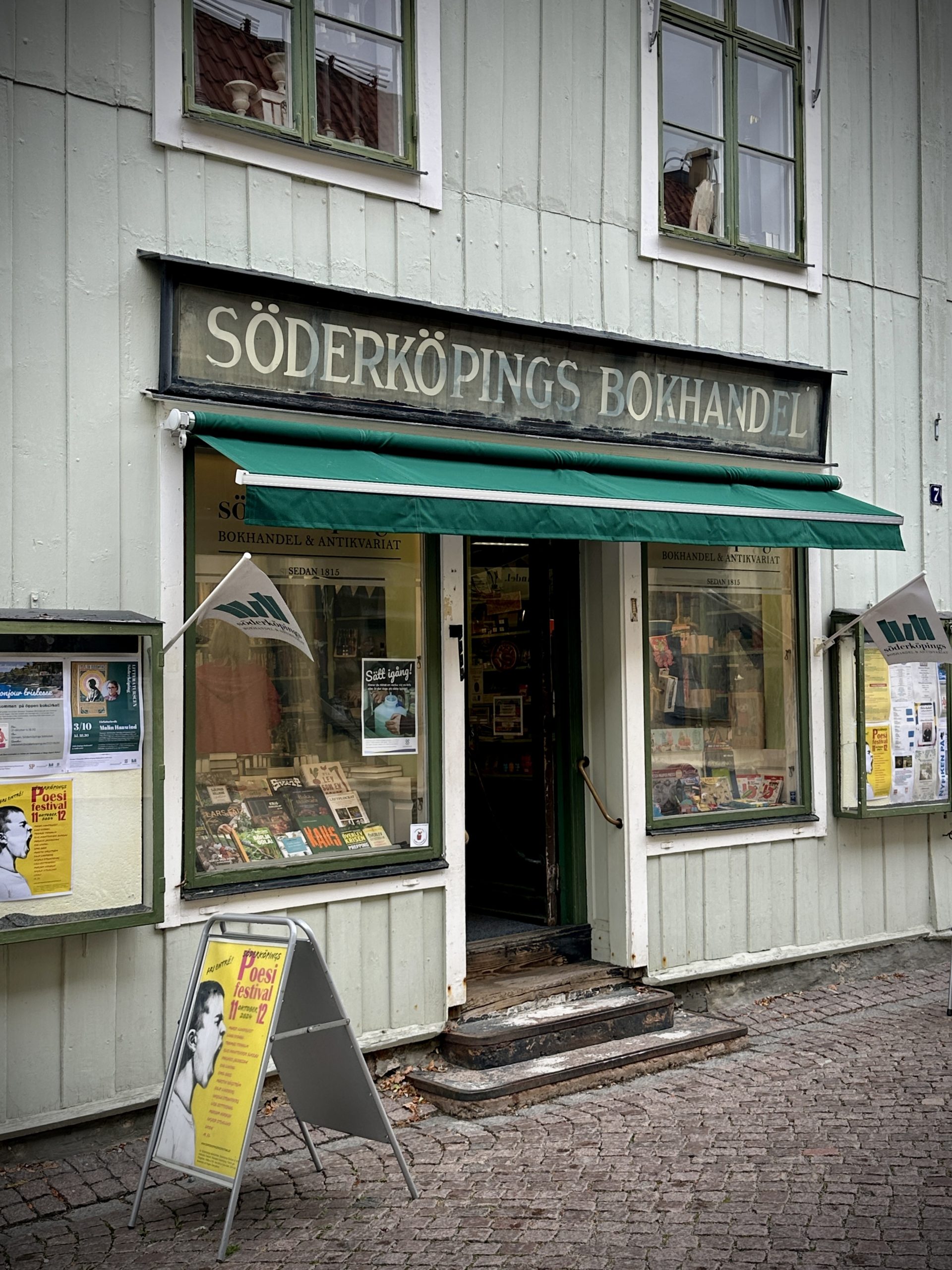 Sveriges äldsta bokhandel som ännu är verksam finns i mysiga Söderköping