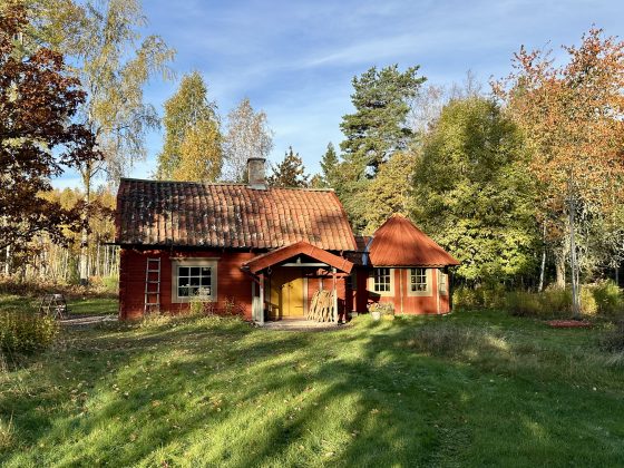 Gråtomtestugan i höstskrud